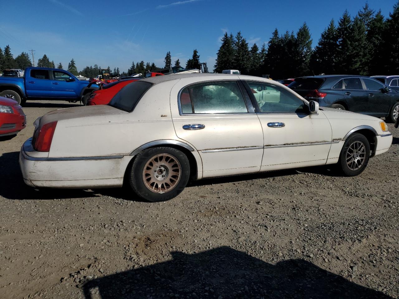 2001 Lincoln Town Car Cartier - Image 3