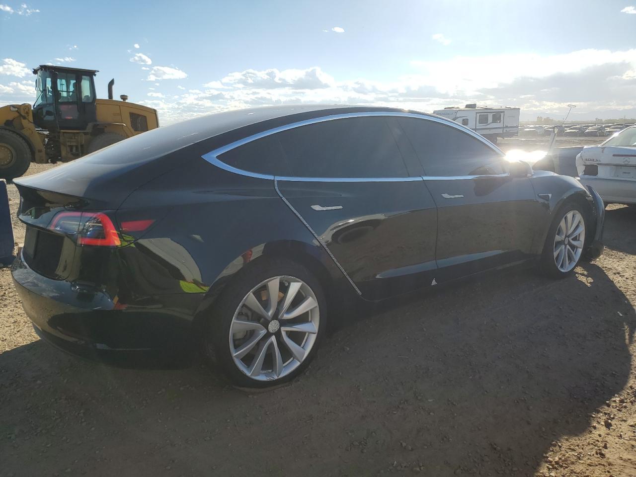 2019 Tesla Model 3 - Фото 3
