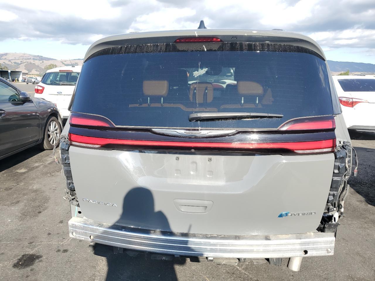 2023 Chrysler Pacifica Hybrid Pinnacle - Image 6