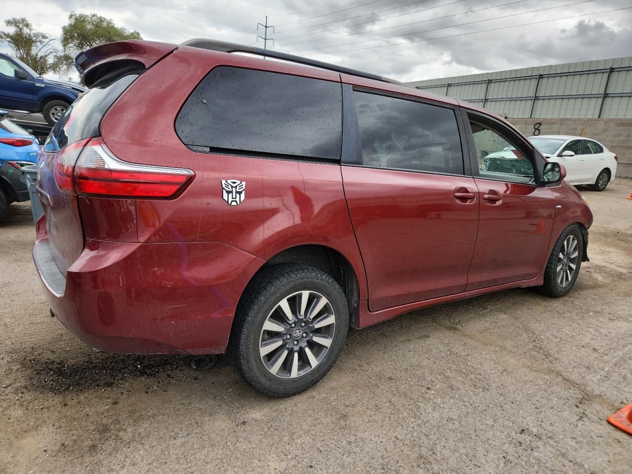 2020 Toyota Sienna Le - Фото 3