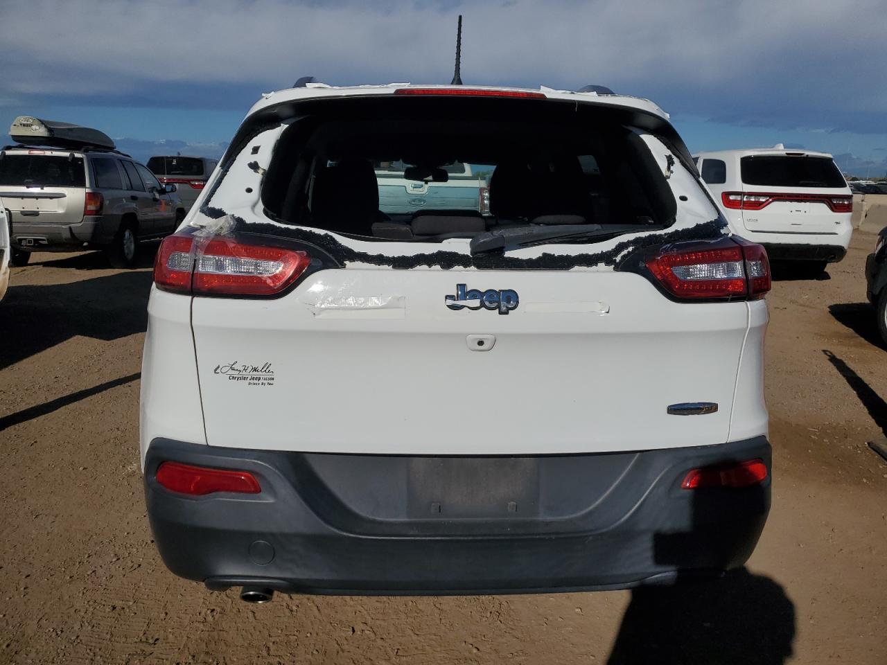 2016 Jeep Cherokee Latitude - Image 6