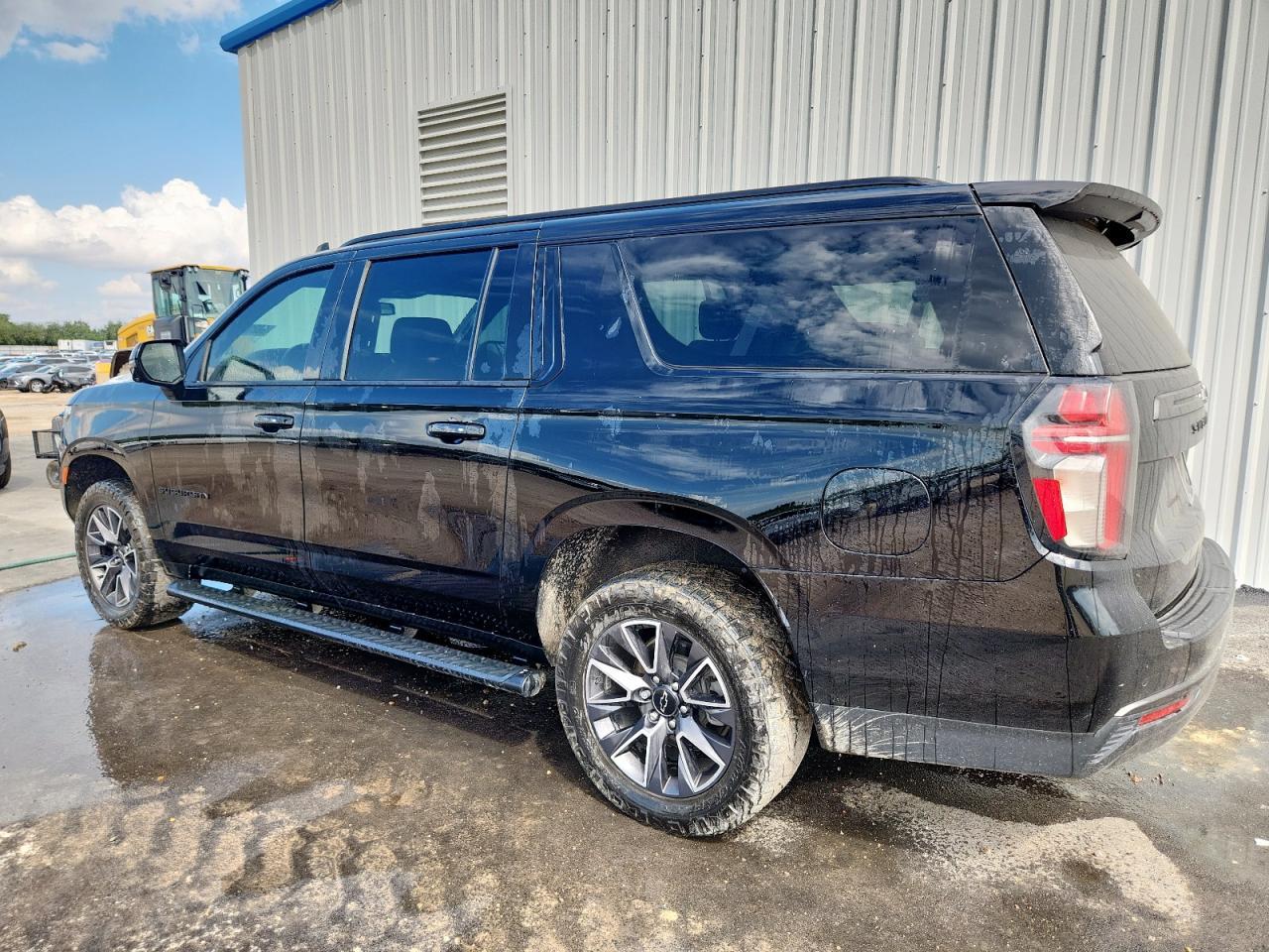 2021 Chev Suburban K1500 Z71 - Image 2