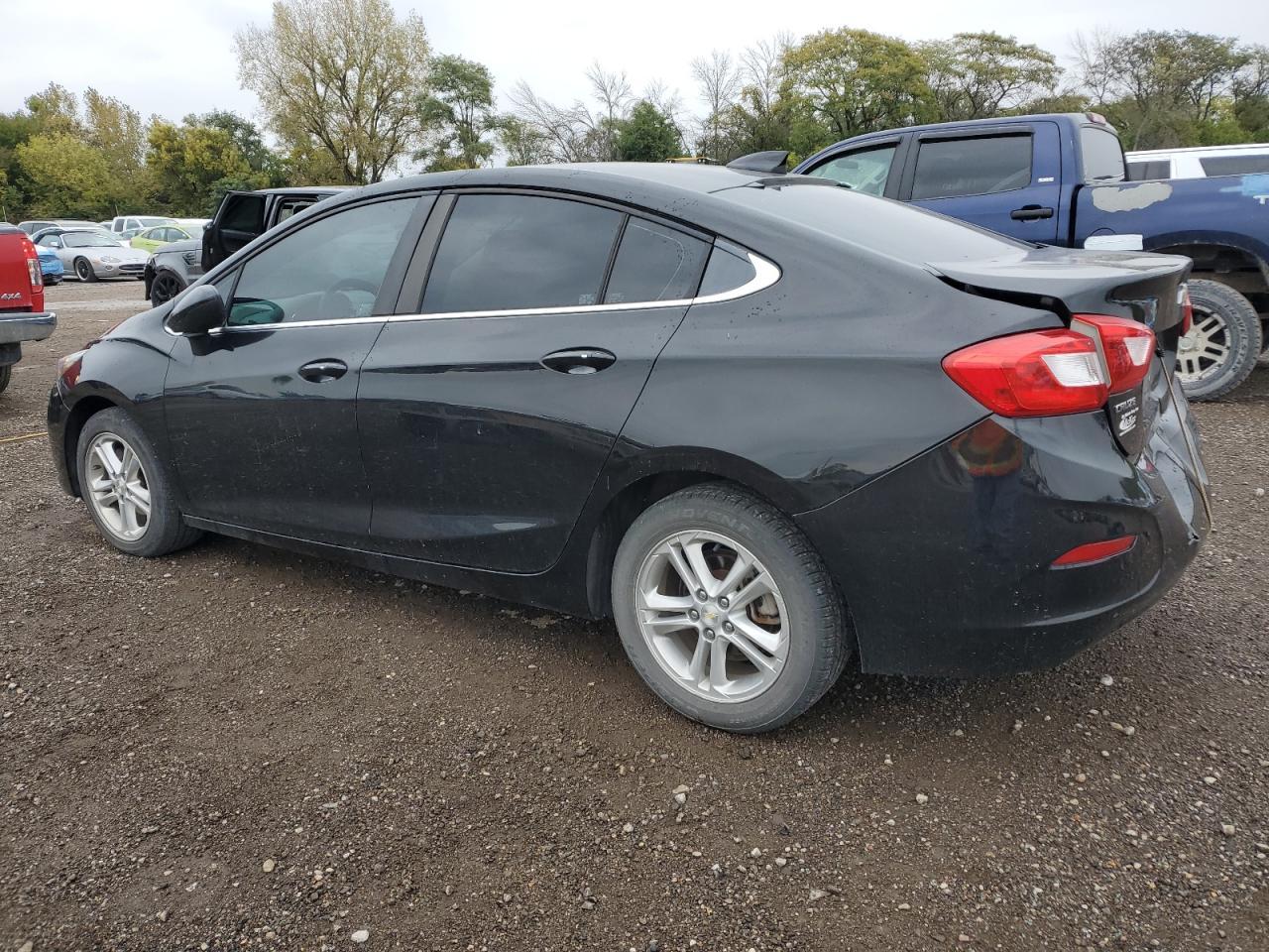 2017 Chevrolet Cruze Lt - Фото 2