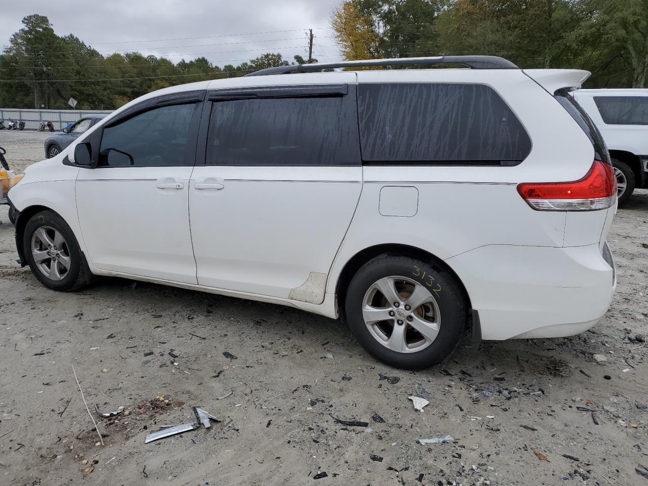 2011 Toyota Sienna Le - Image 2