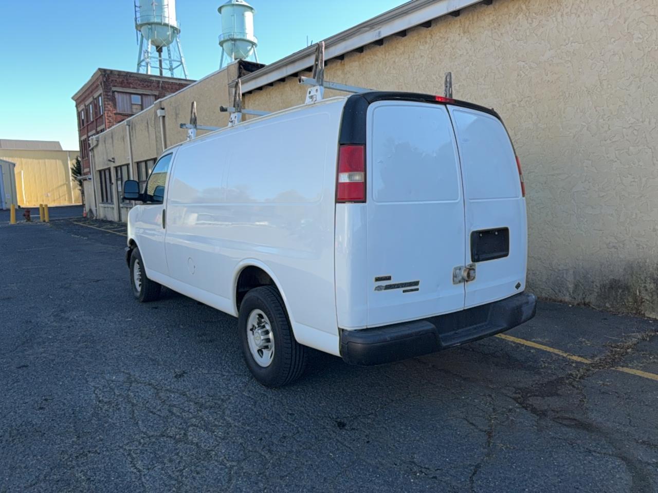 2011 Chevrolet Express G2500 - Фото 3