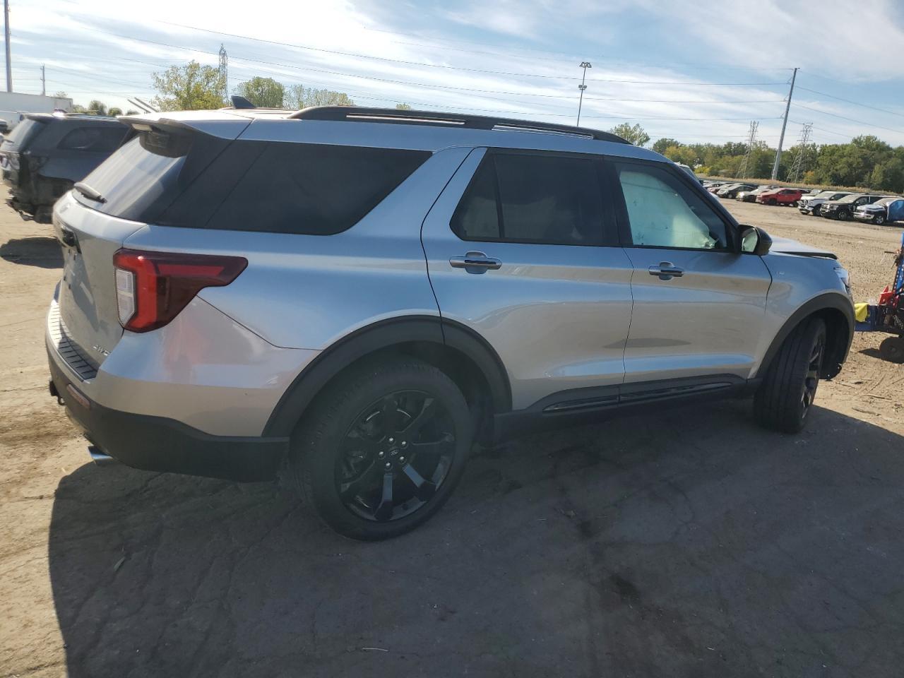2023 Ford Explorer St-Line - Image 3