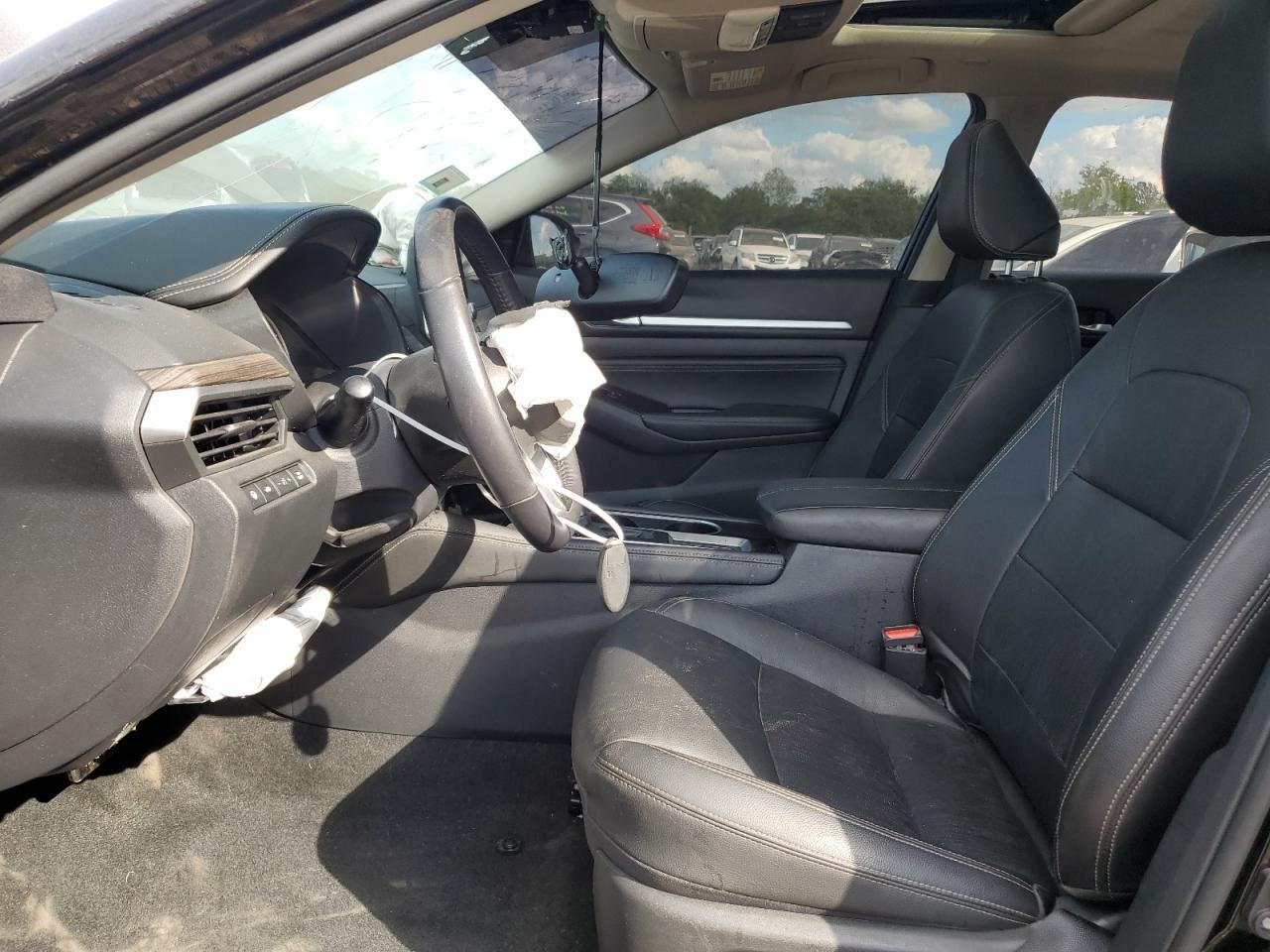 2020 Niss Altima Platinum - Image 7