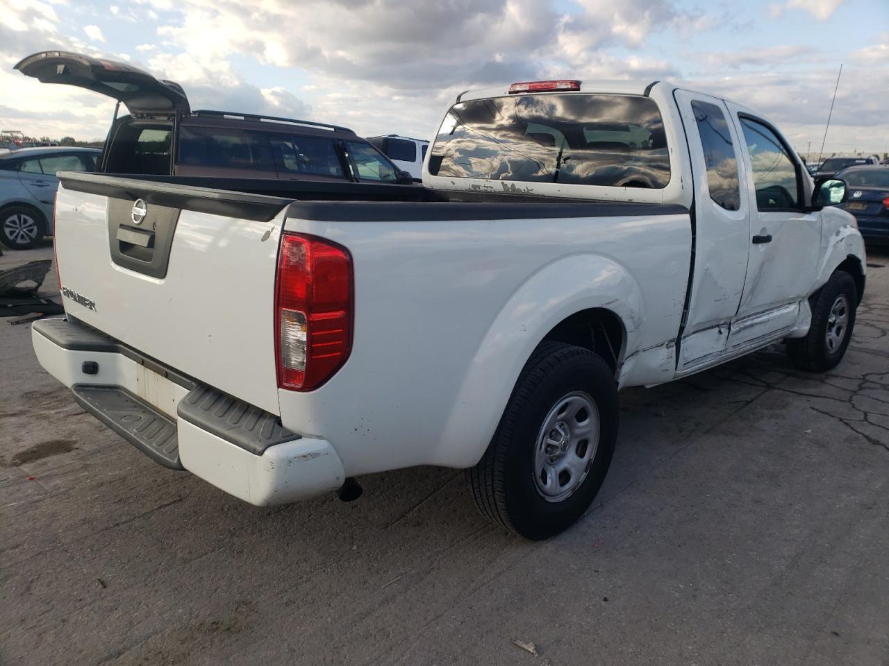 2017 Nissan Frontier S - Image 3