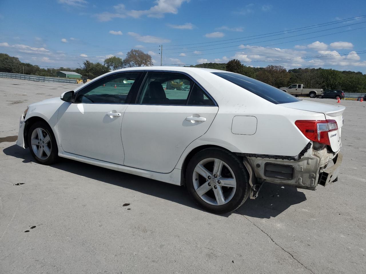 2012 Toyota Camry Base - Фото 2