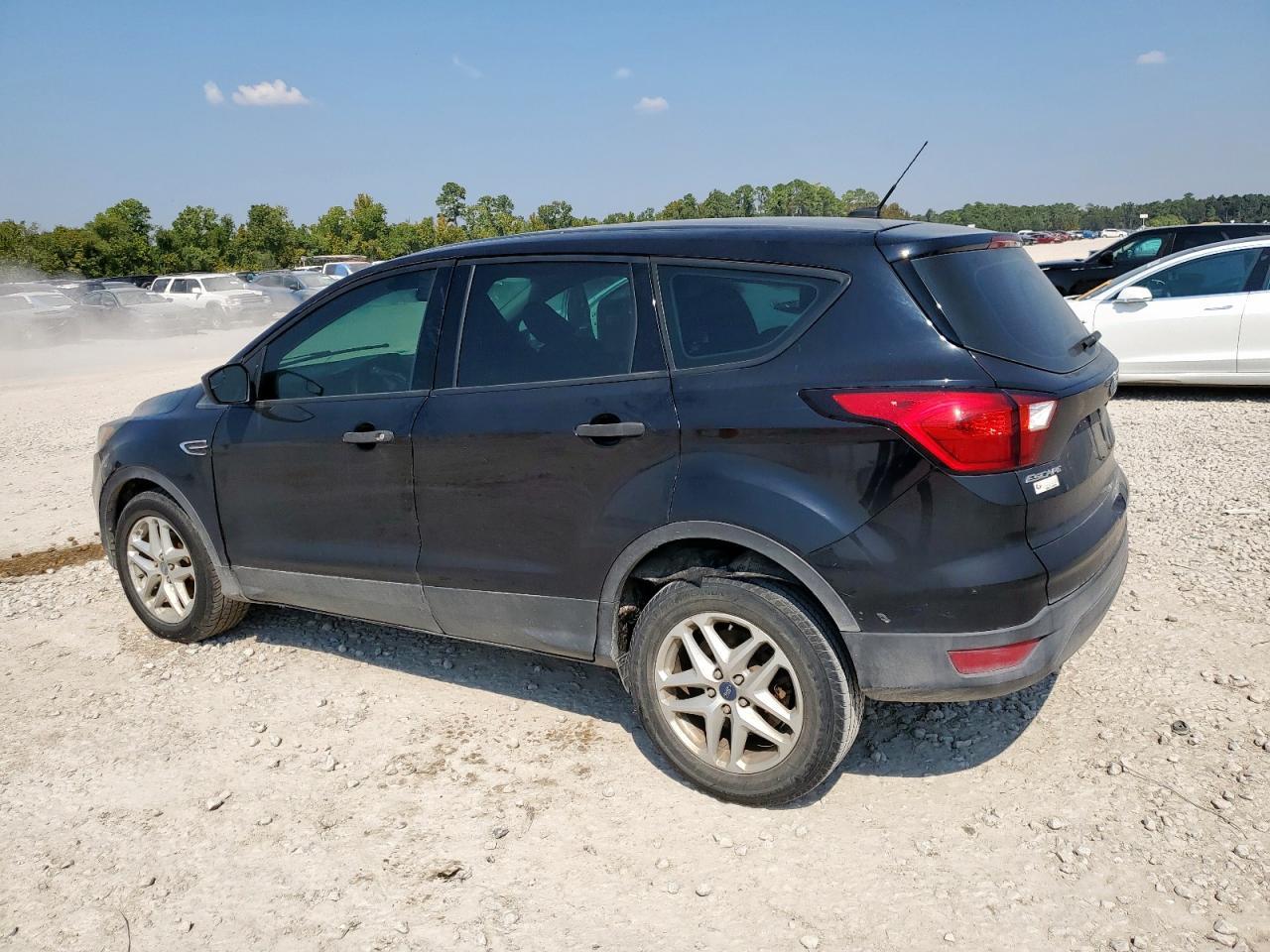 2019 Ford Escape S - Фото 2