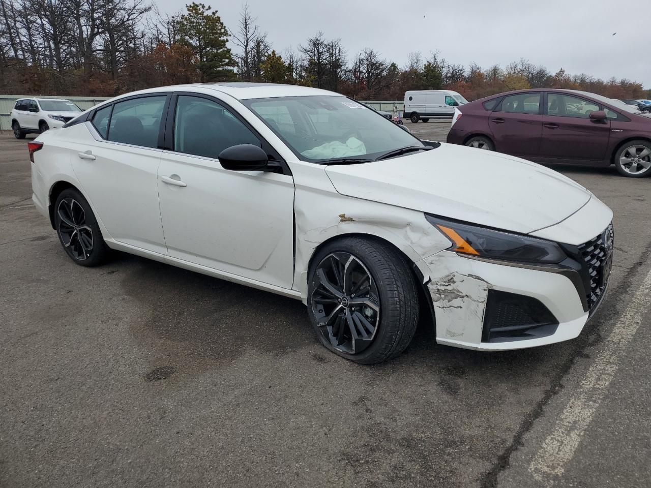 2025 Nissan Altima Sr - Фото 4