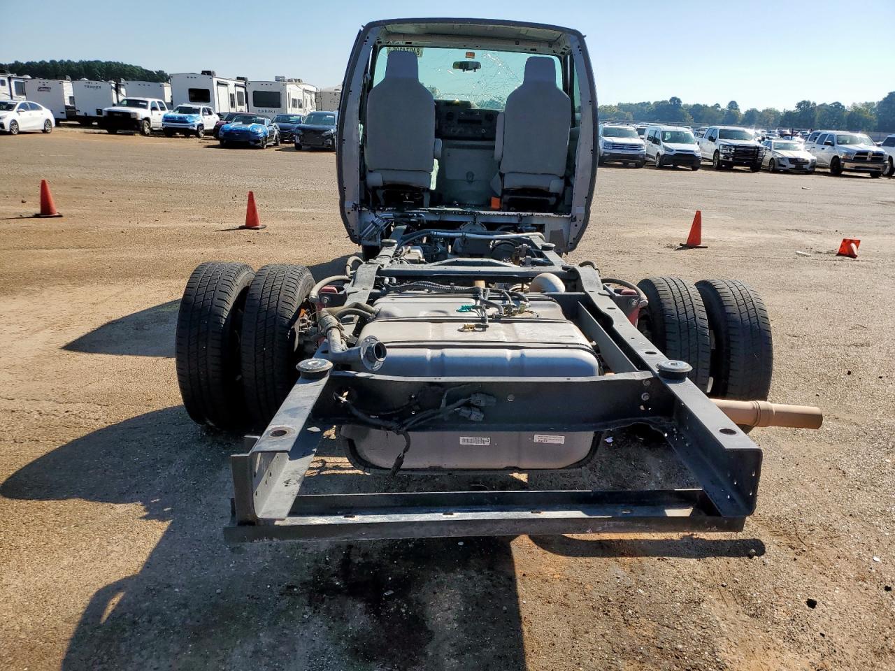 2024 Ford Econoline E450 Super Duty Cutaway Van - Фото 6