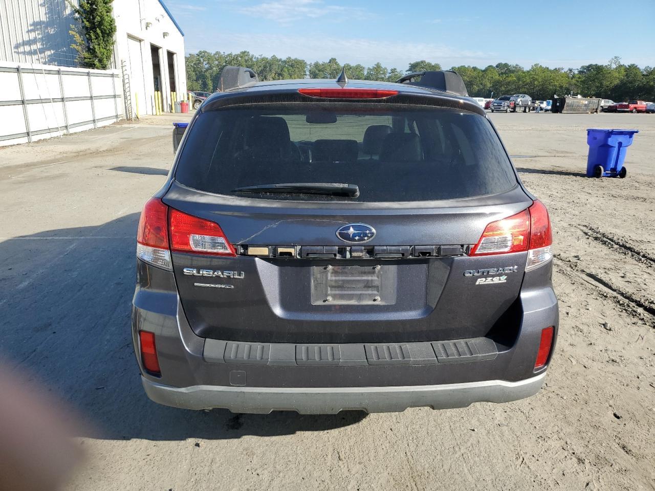 2011 Subaru Outback 2.5I Limited - Image 6