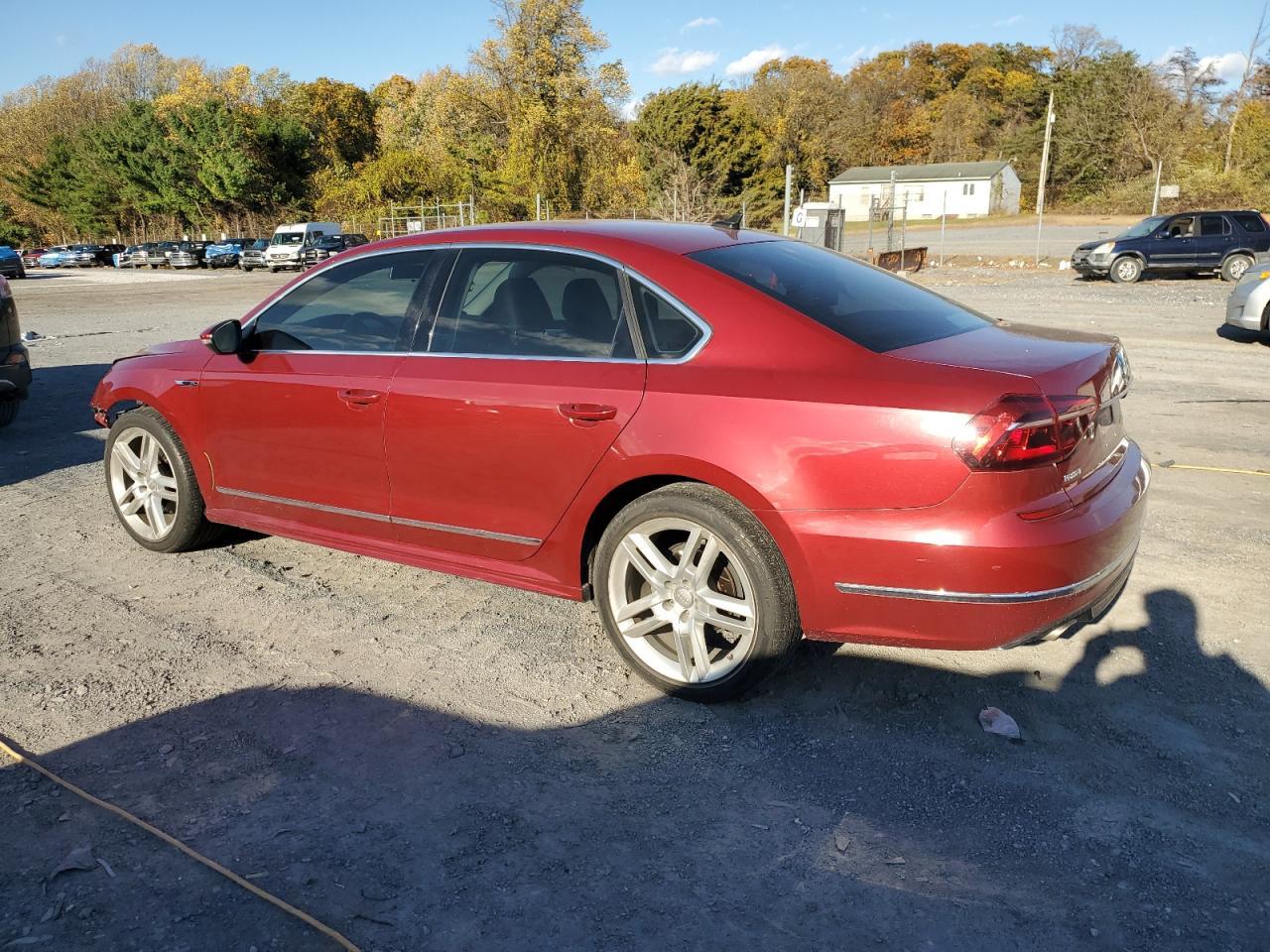 2017 Volkswagen Passat R-Line - Фото 2