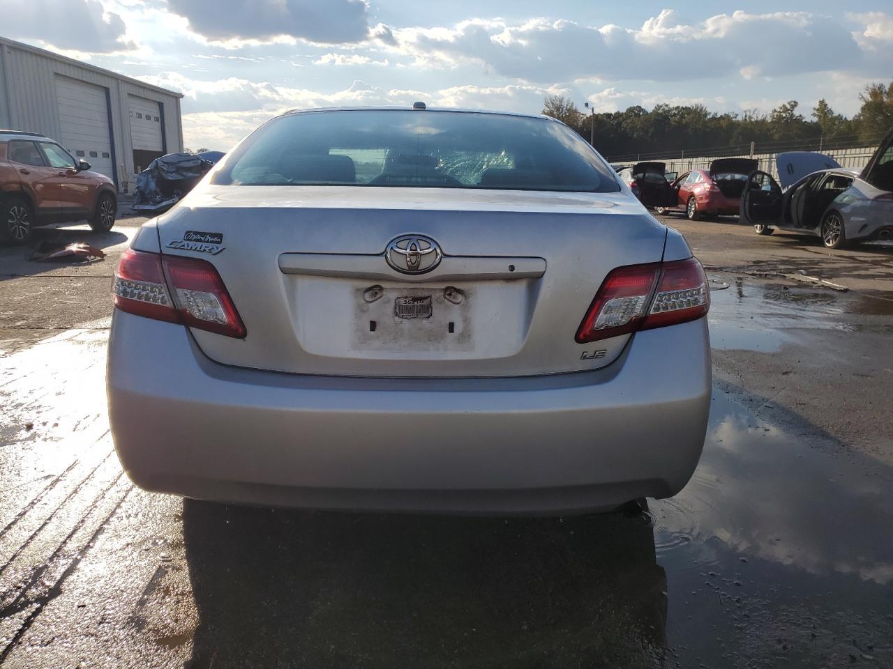 2011 Toyota Camry Base - Фото 6