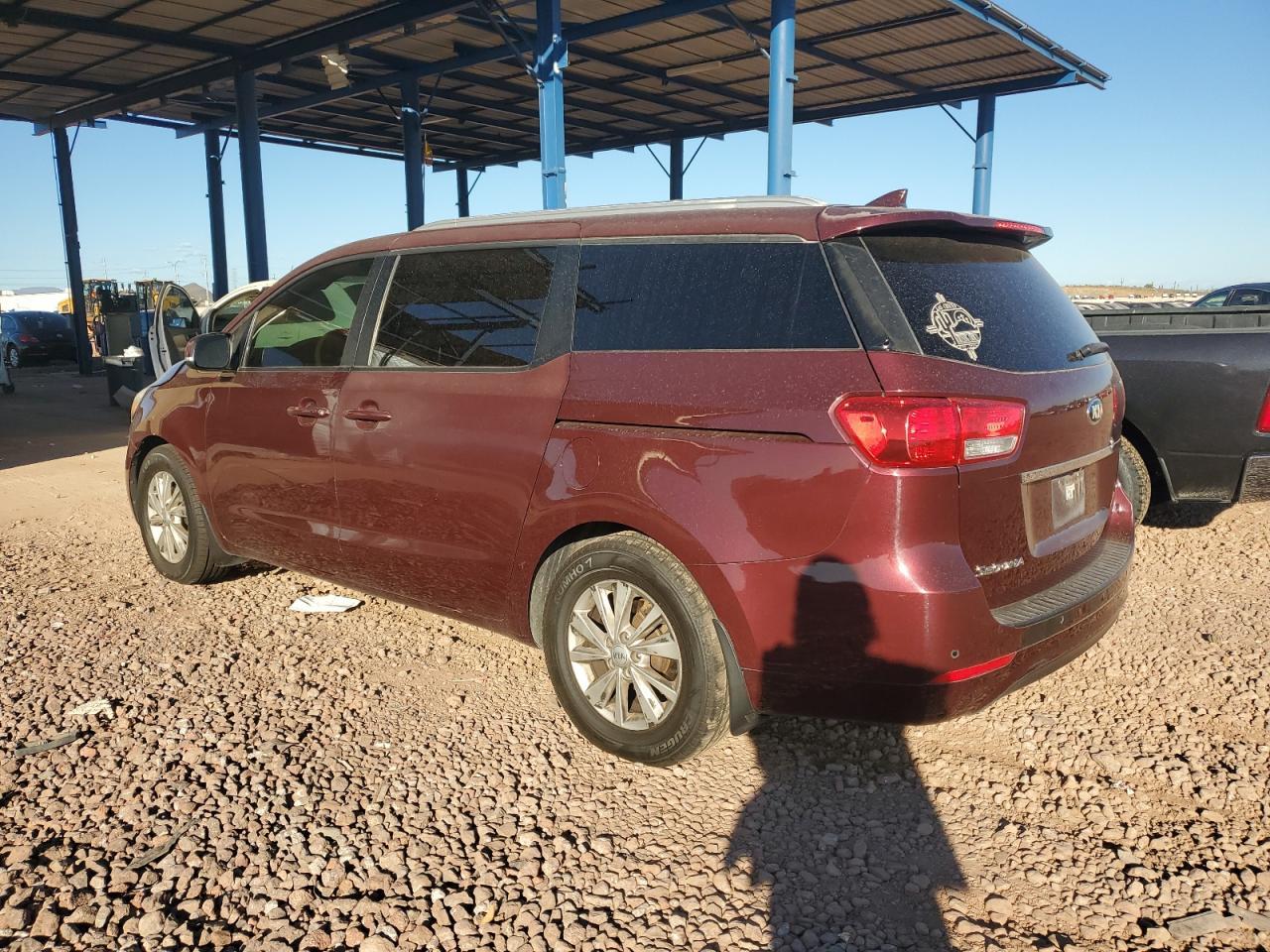 2017 Kia Sedona Lx - Image 2