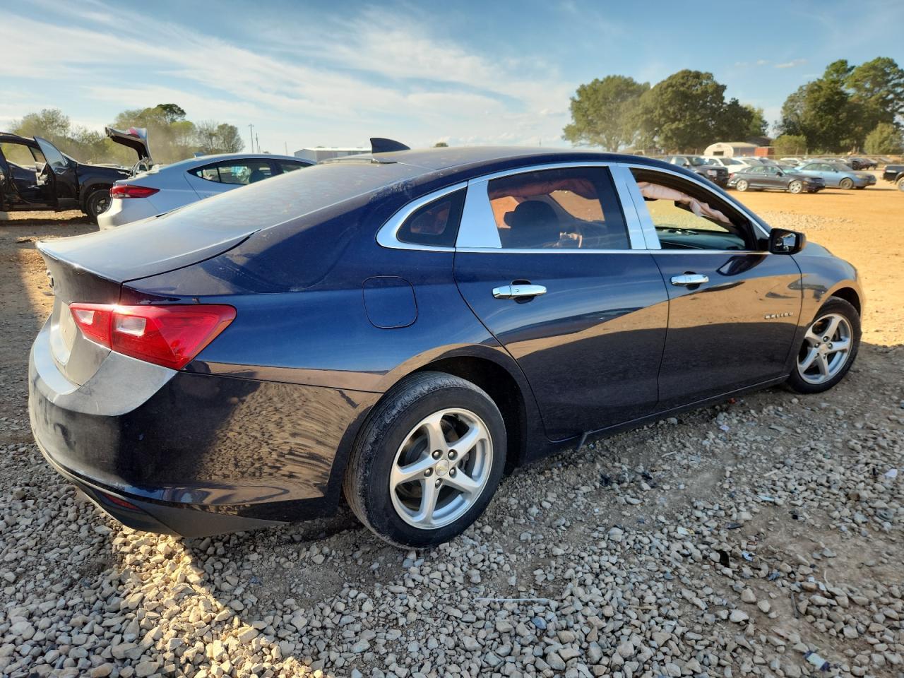 2017 Chev Malibu Ls - Фото 3