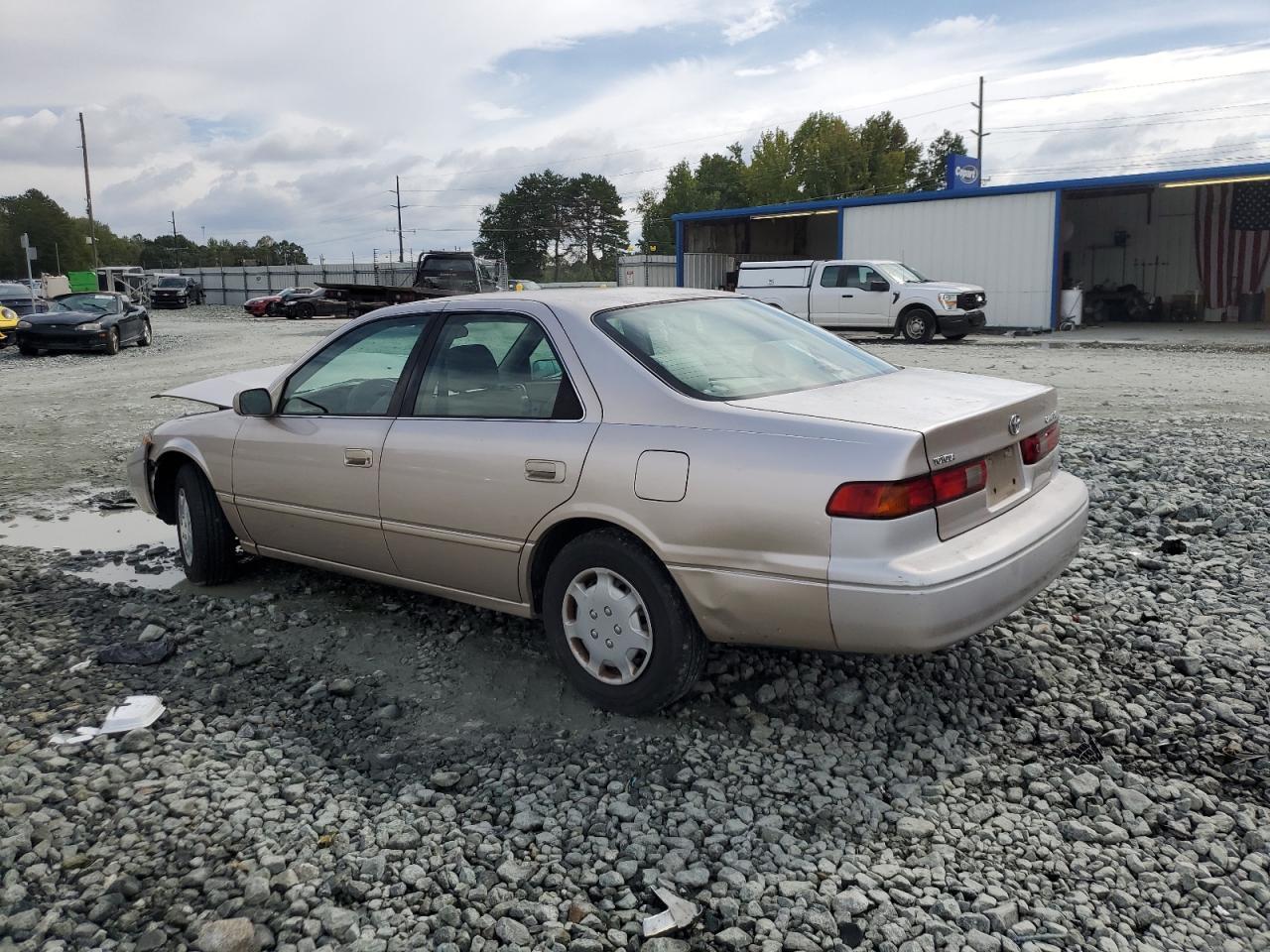 1999 Toyota Camry Ce - Фото 2