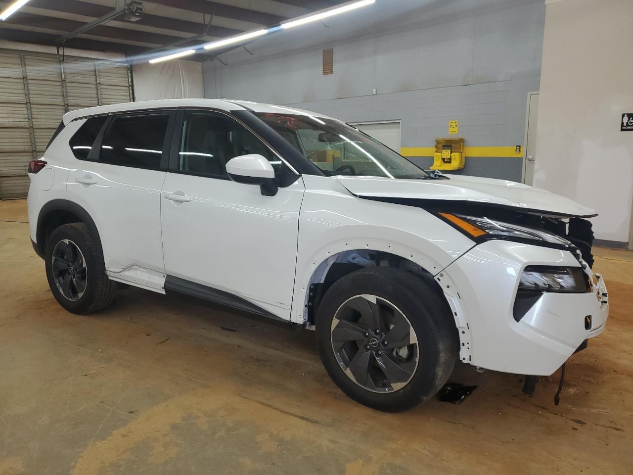 2025 Nissan Rogue Sv - Image 4