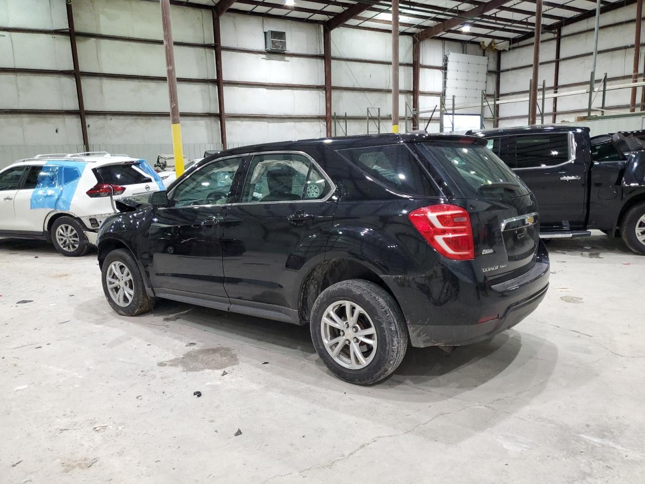 2017 Chevrolet Equinox Ls - Фото 2