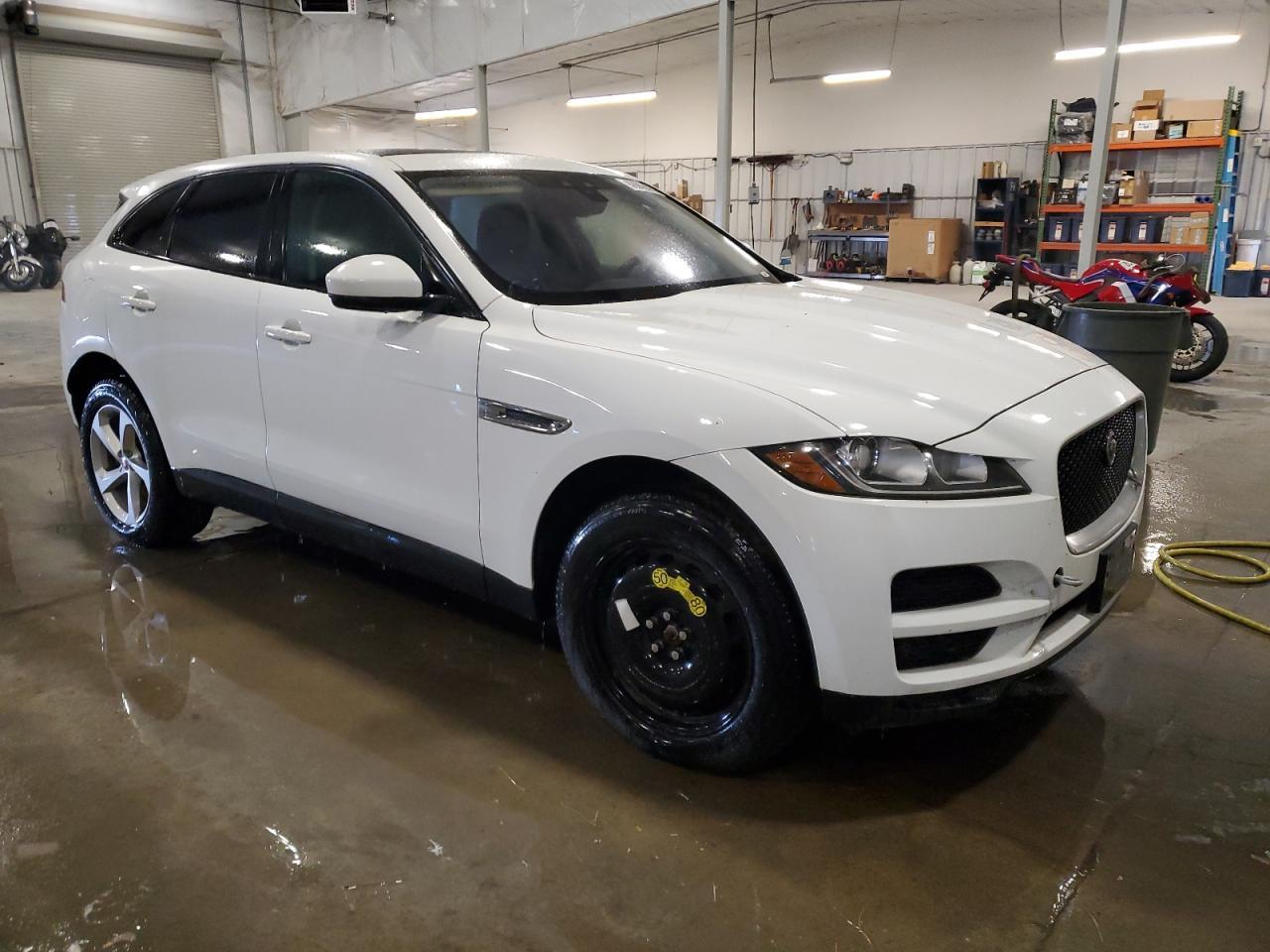 2017 Jaguar F-Pace Premium - Image 4