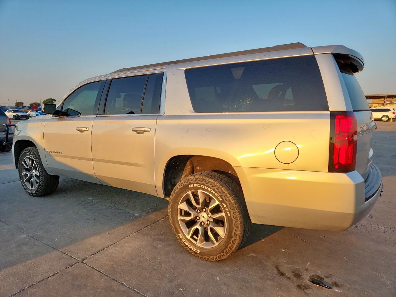 2017 Chevrolet Suburban C1500 Lt - Image 2