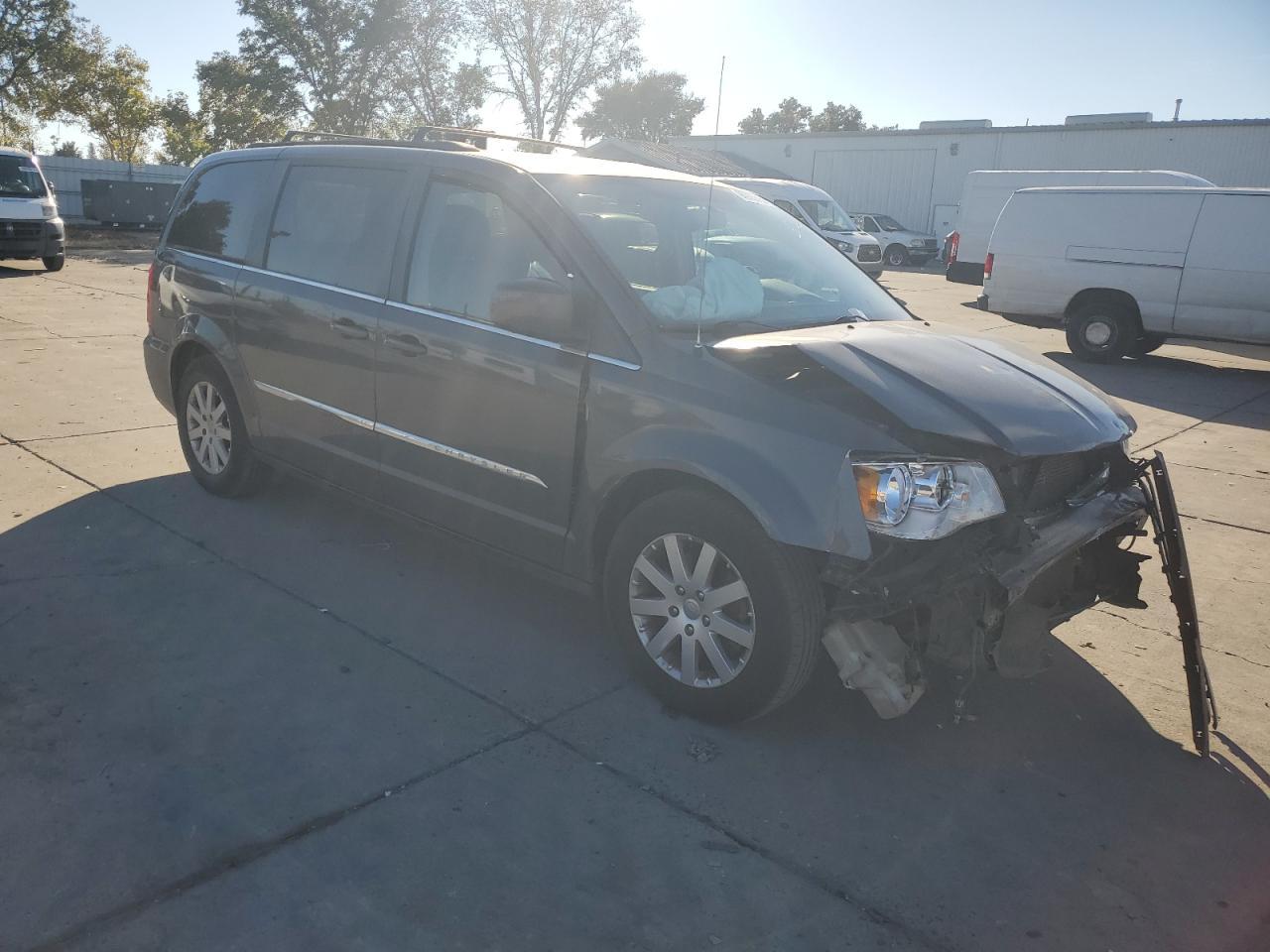 2015 Chrysler Town & Country Touring - Фото 4