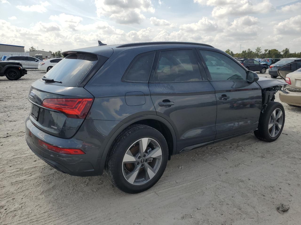 2025 Audi Q5 Premium 40 - Фото 3