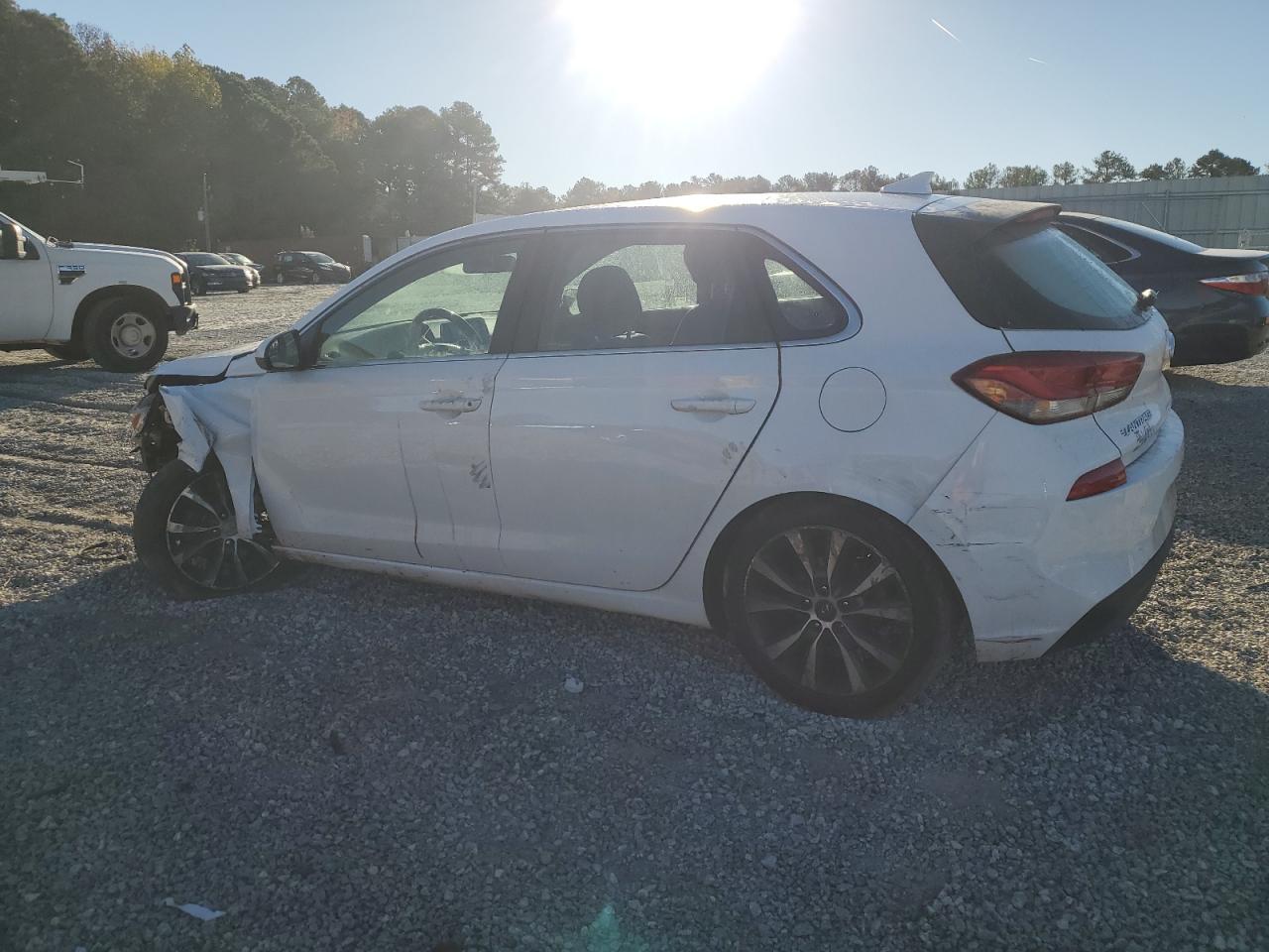 2019 Hyundai Elantra Gt - Фото 2