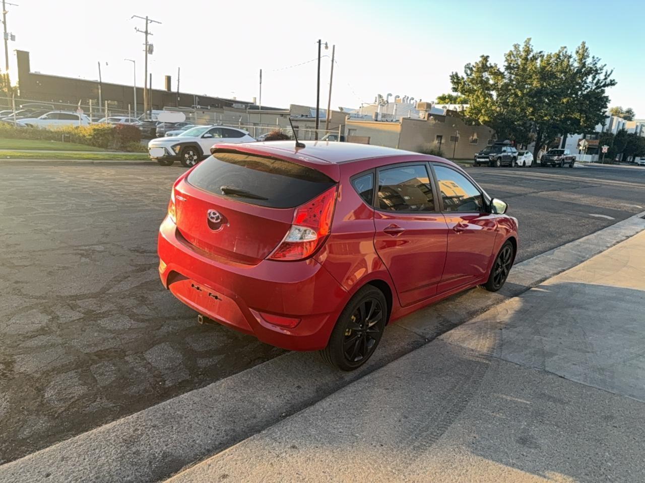 2012 Hyundai Accent Gls - Image 4