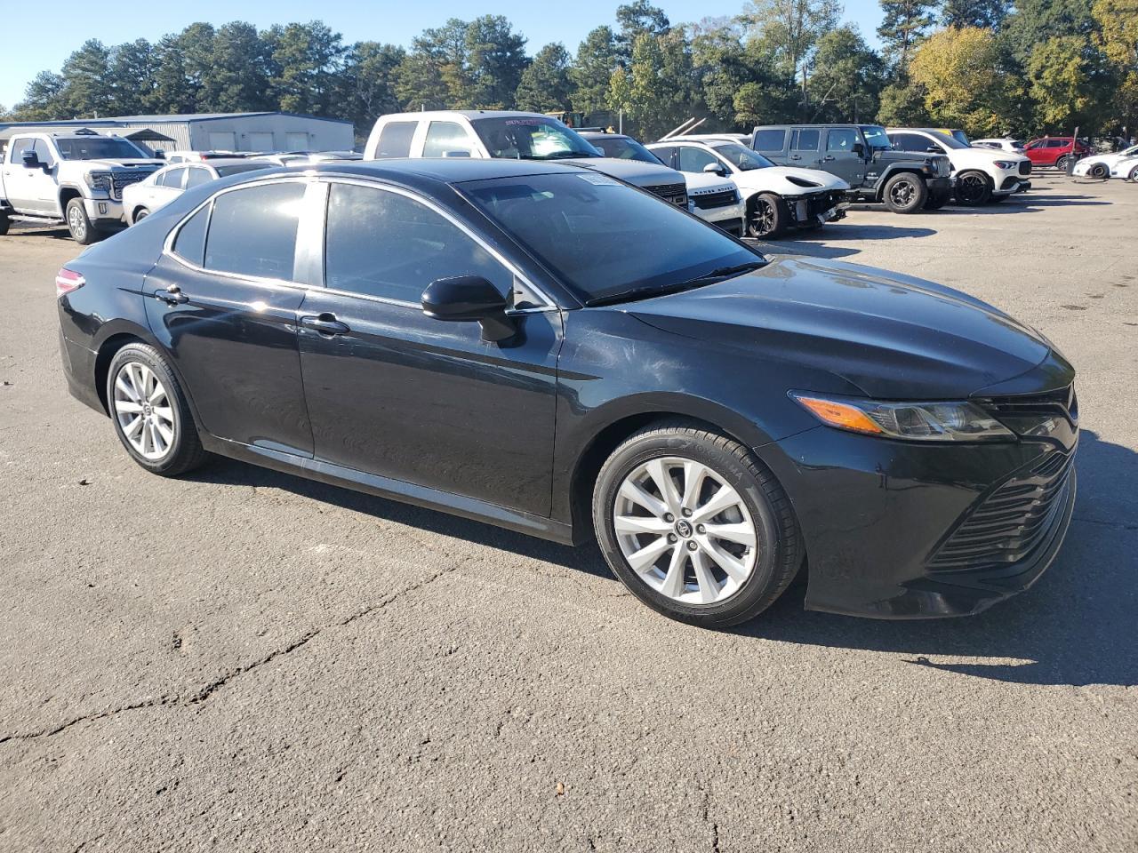 2020 Toyota Camry Le - Фото 4