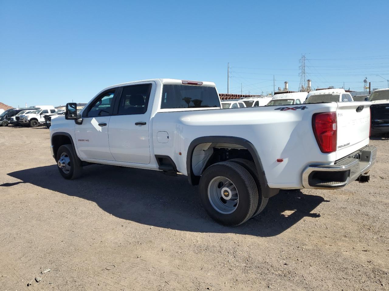 2020 Chevrolet Silverado K3500 - Фото 2