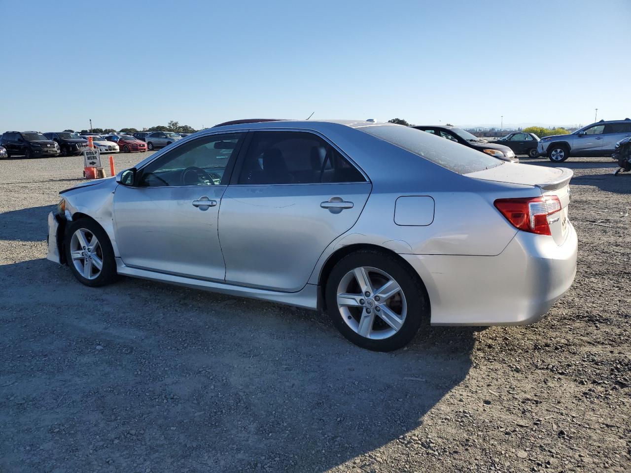 2012 Toyota Camry Base - Фото 2