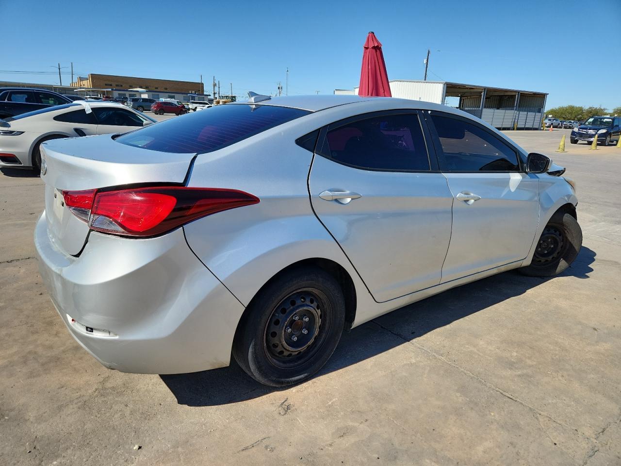 2016 Hyundai Elantra - Фото 3