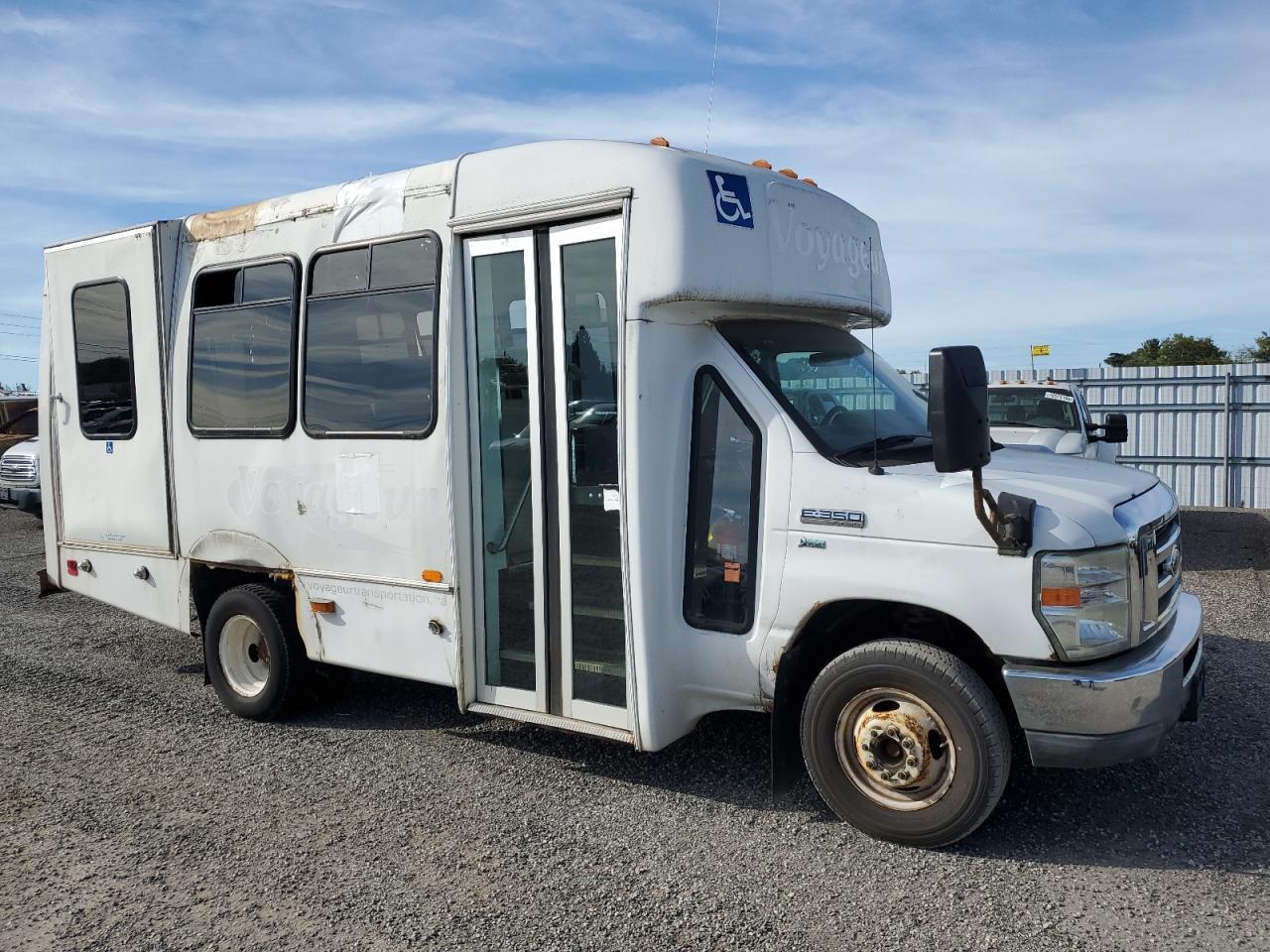 2010 Ford Econoline E350 Super Duty Cutaway Van - Фото 4
