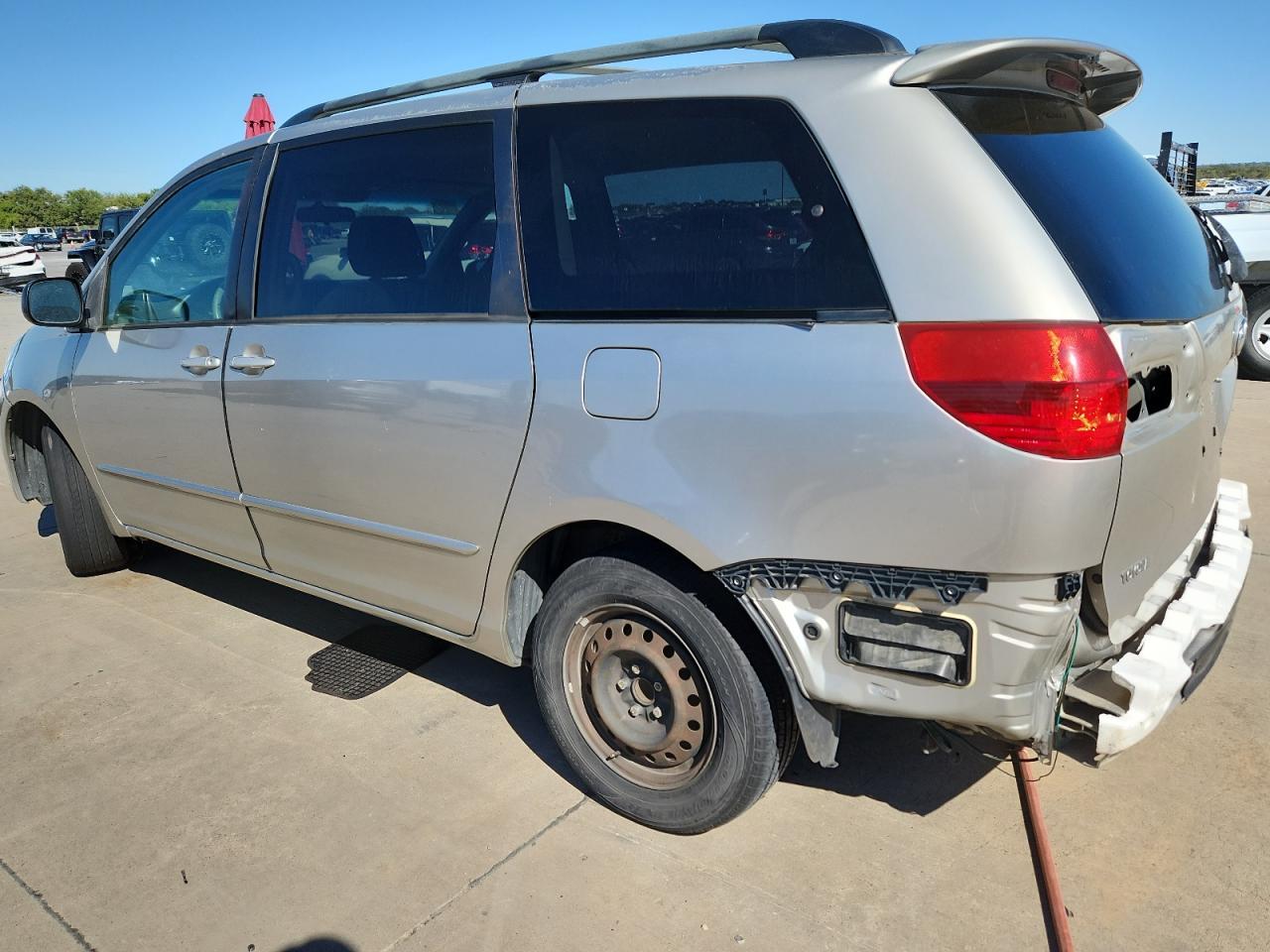 2005 Toyota Sienna Le - Фото 2