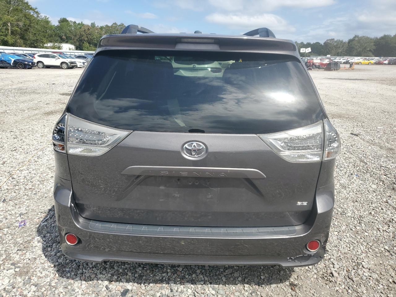 2012 Toyota Sienna Sport - Image 6