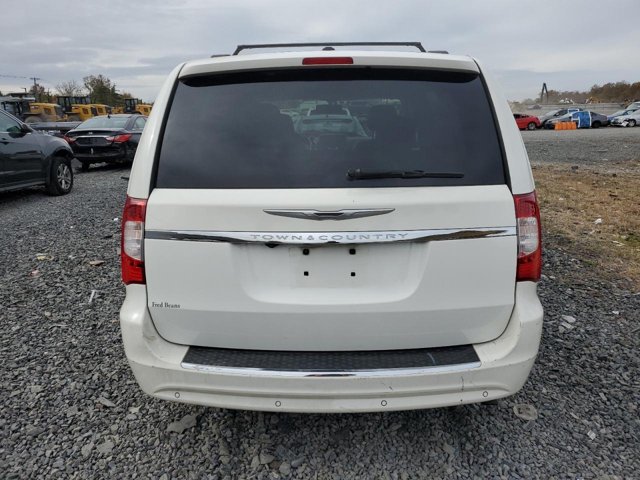 2013 Chrysler Town & Country Touring L - Фото 6