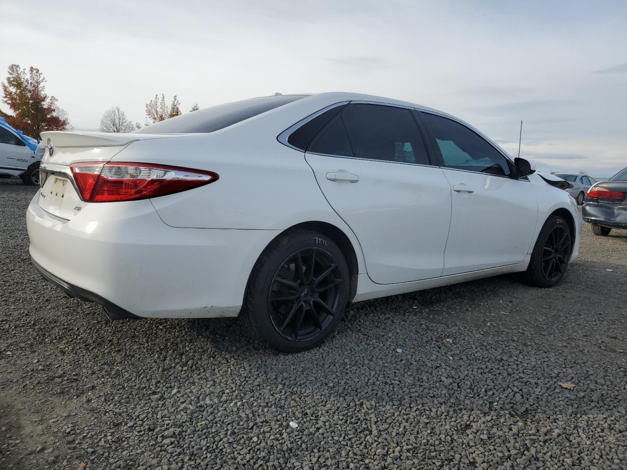 2016 Toyota Camry Le - Фото 3