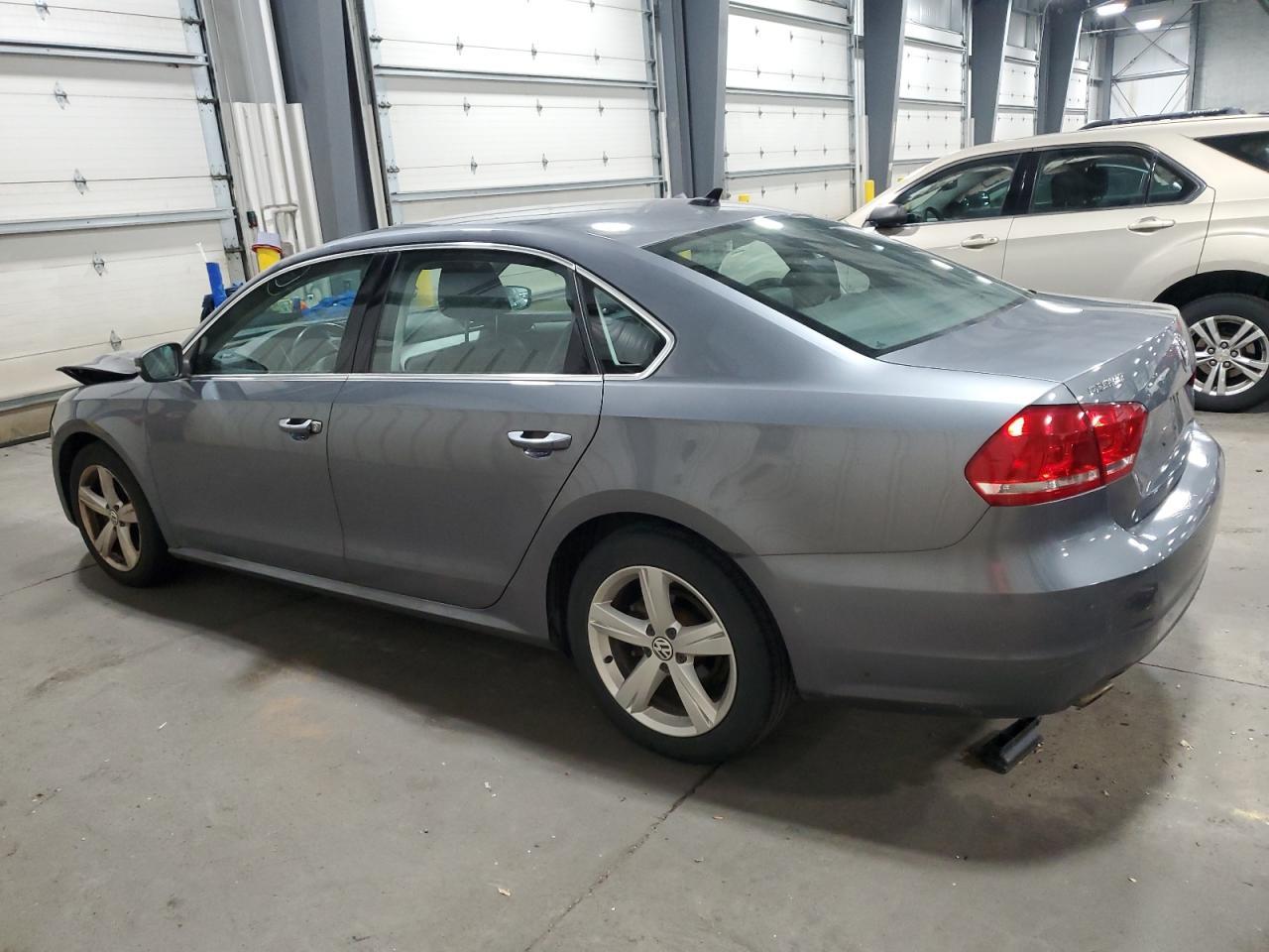 2013 Volkswagen Passat Se - Фото 2