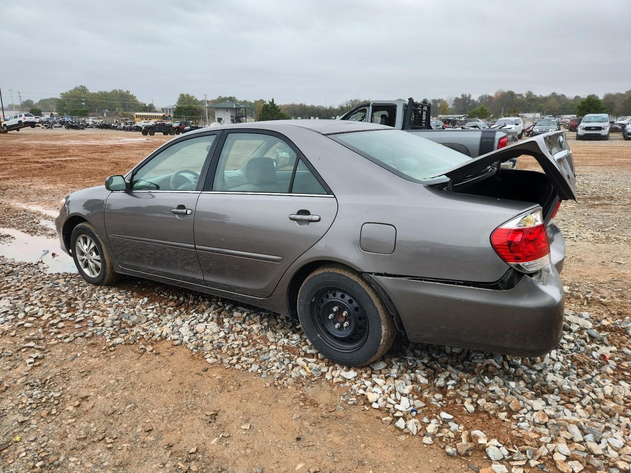2005 Toyota Camry Le - Фото 2