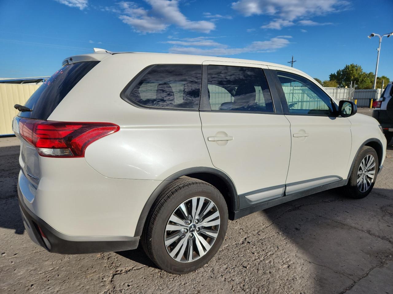2019 Mitsubishi Outlander Es - Фото 3