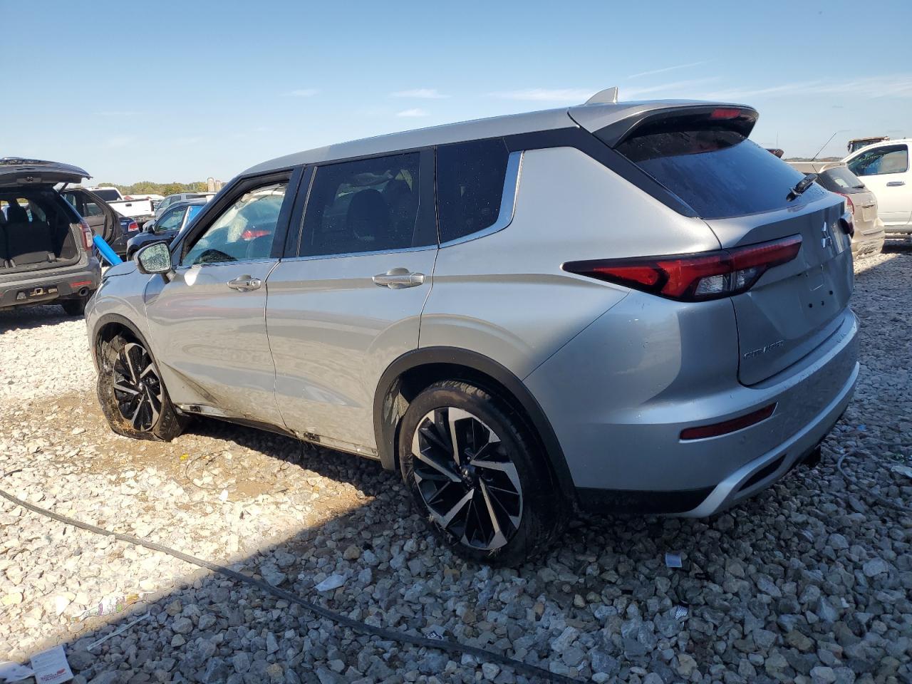 2023 Mitsubishi Outlander Se - Фото 2