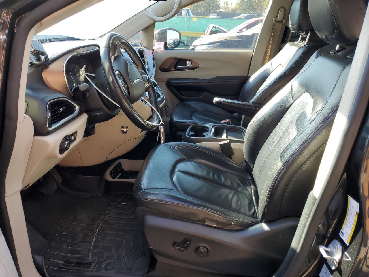2017 Chrysler Pacifica Touring L - Image 7