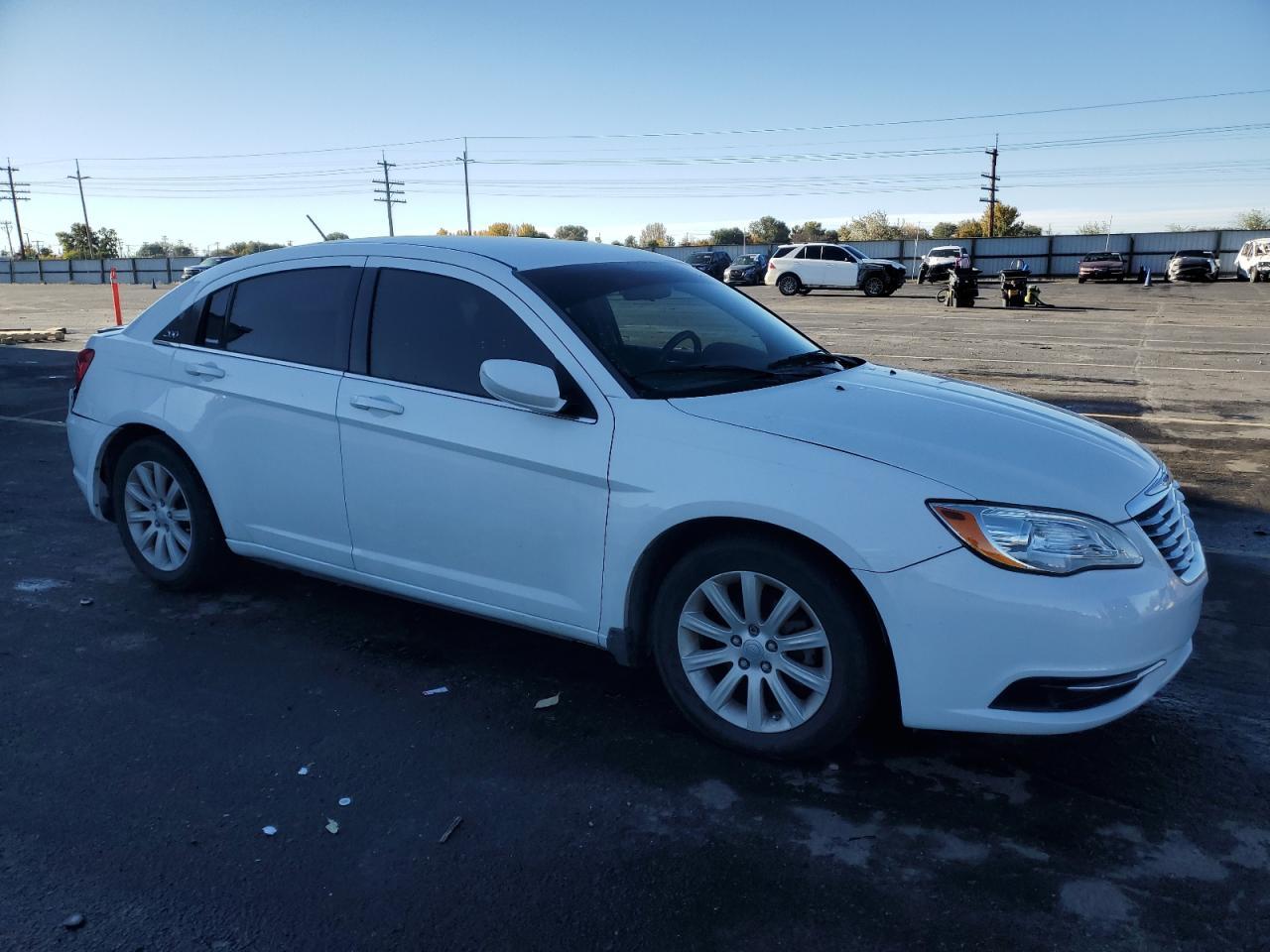 2014 Chrysler 200 Touring - Фото 4