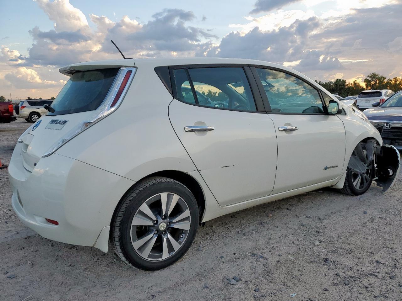 2015 Nissan Leaf S - Фото 3