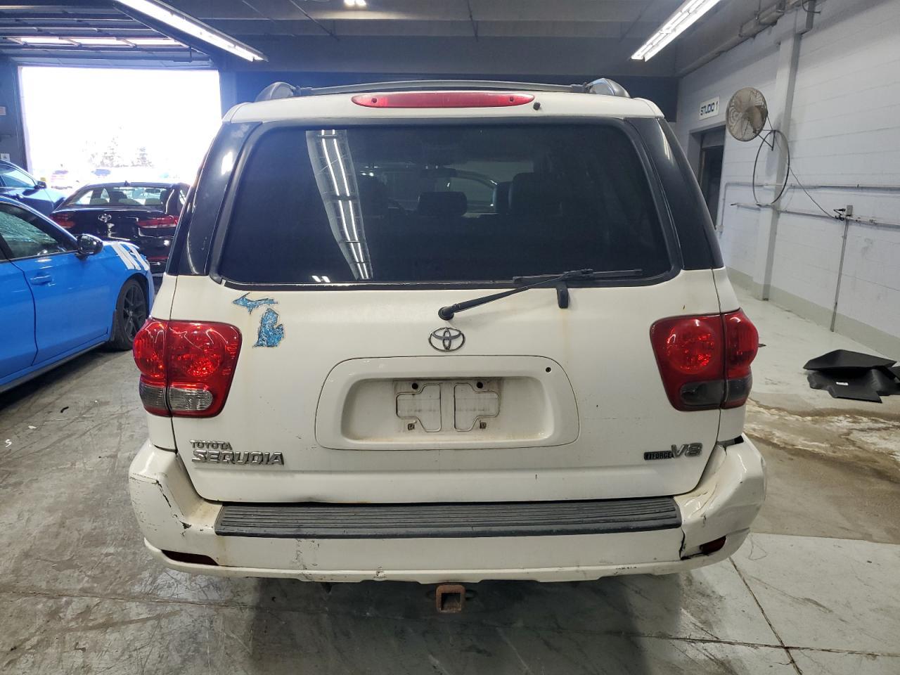 2005 Toyota Sequoia Sr5 - Image 6