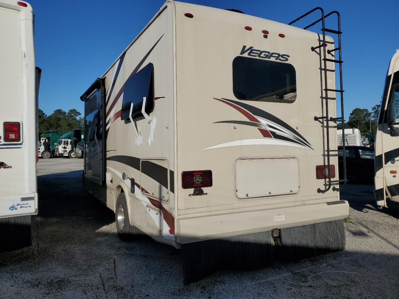 2017 Ford Econoline E450 Super Duty Commercial Stripped Chassis - Image 3