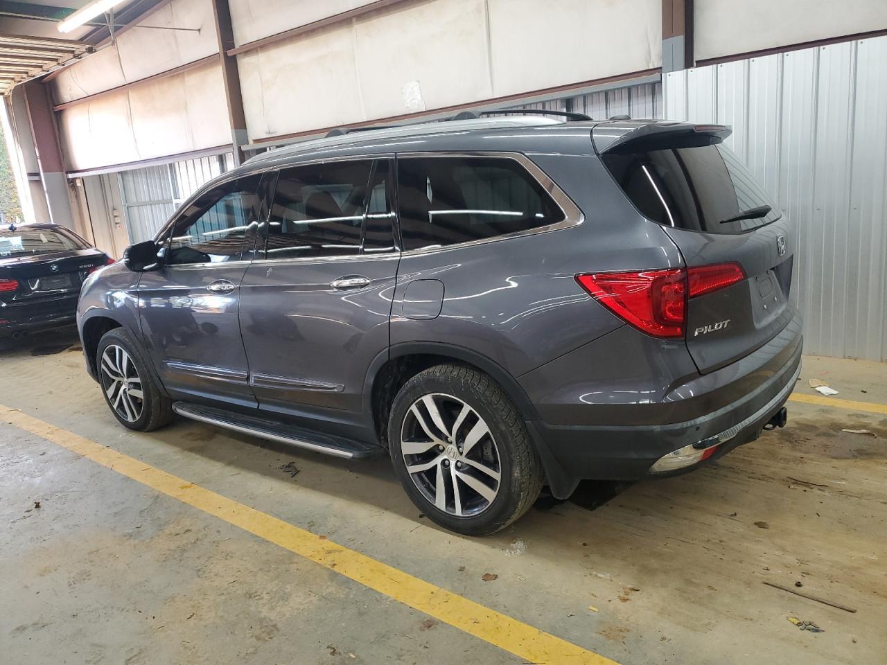 2018 Honda Pilot Elite - Image 2