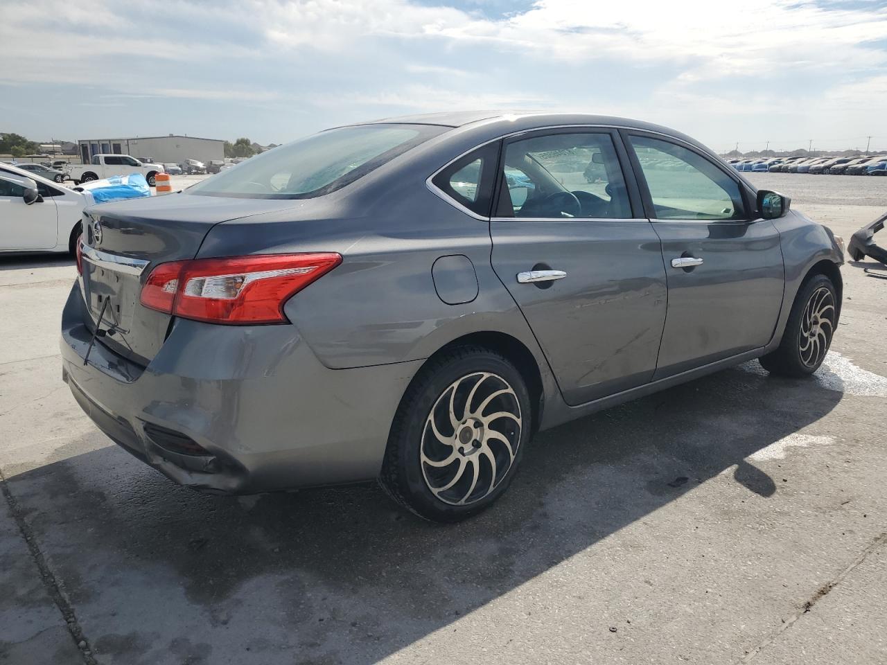 2017 Nissan Sentra S - Фото 3